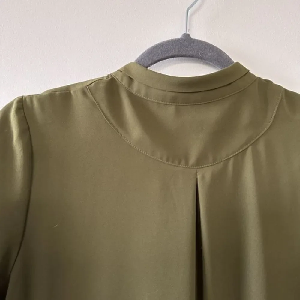 Premise Studio Women Long Sleeve Olive Button Down Blouse S‎